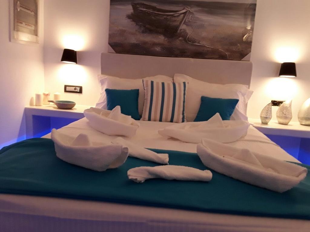 Santoxenia Luxury Villa Kamári エクステリア 写真